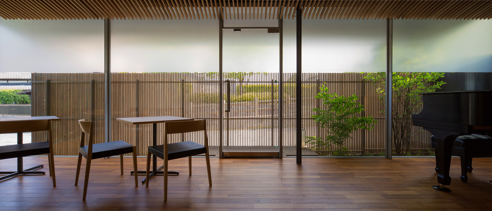koto house ホール夕景